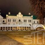 Смонтировали для презентации несколько тентов и шатров