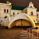 Поставили два купольных шатра с обогревателями