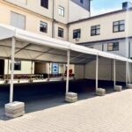 Тент «Міді» змонтували у дворі львівської кондитерської фабрики «Світоч»